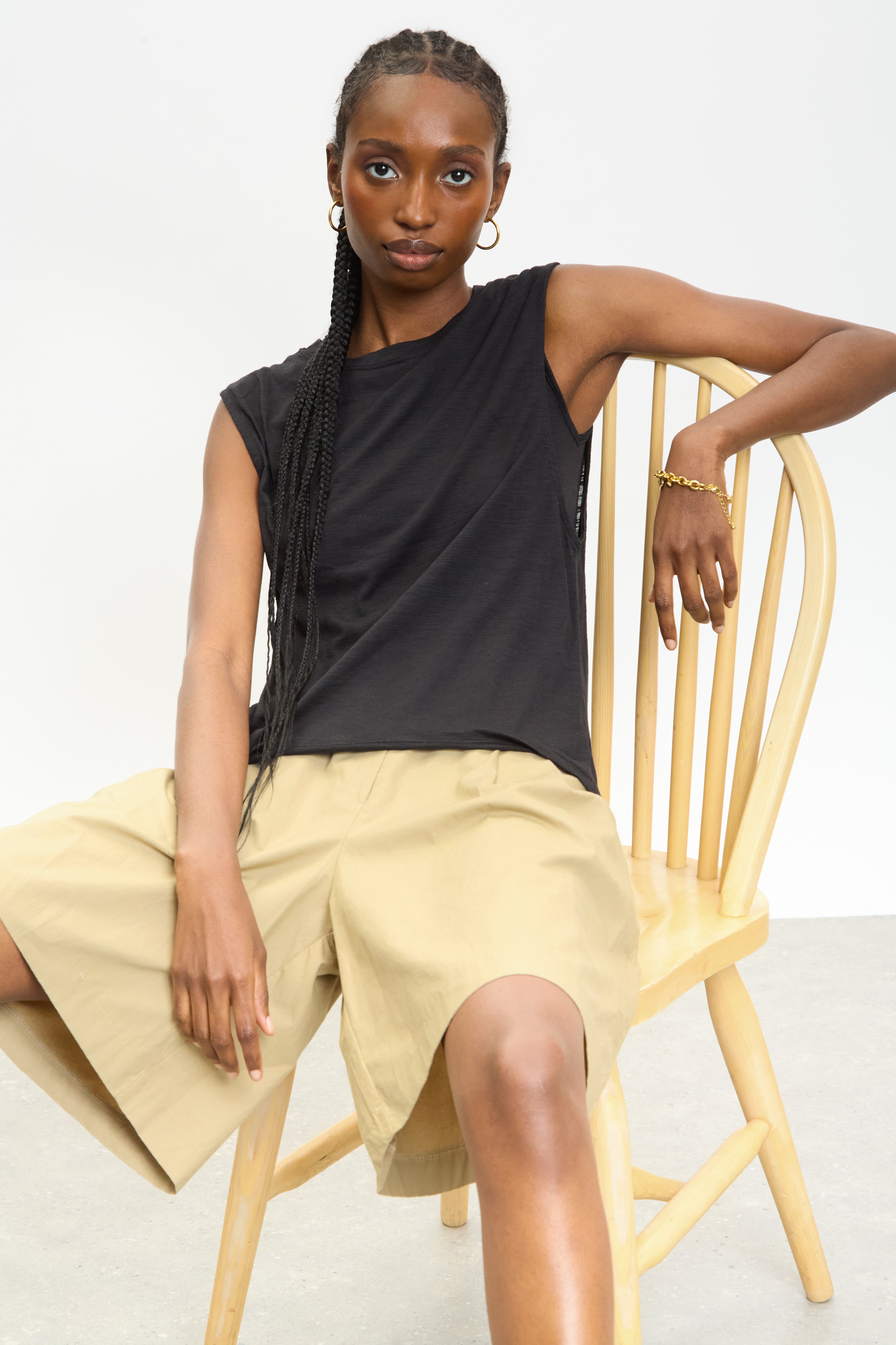 Black muscle tank top_5