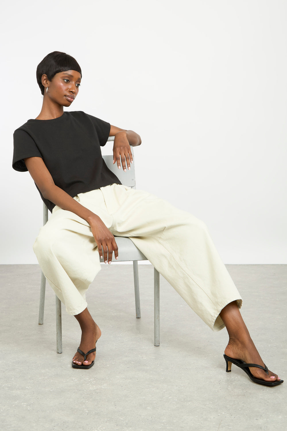 Black perforated holes T-shirt_5