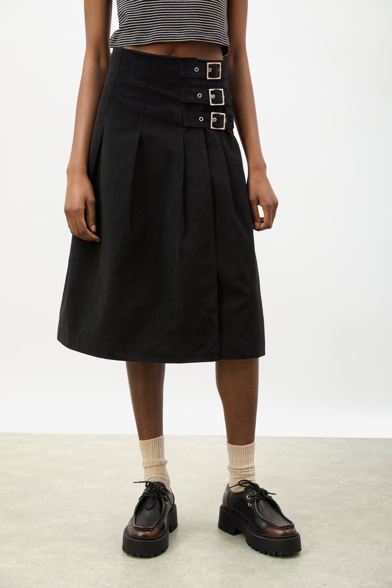 Black pleated triple buckle kilt midi skirt_1