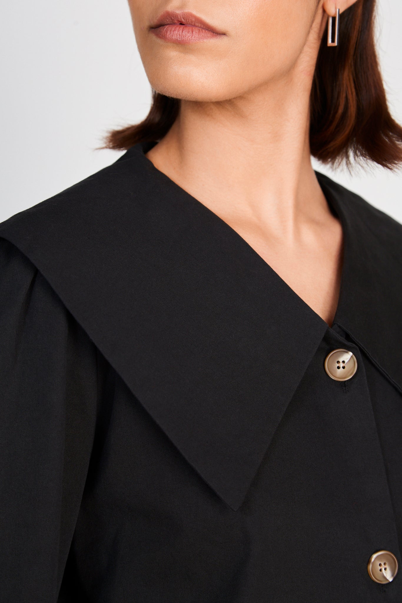 Black pointed giant collar shirt_4