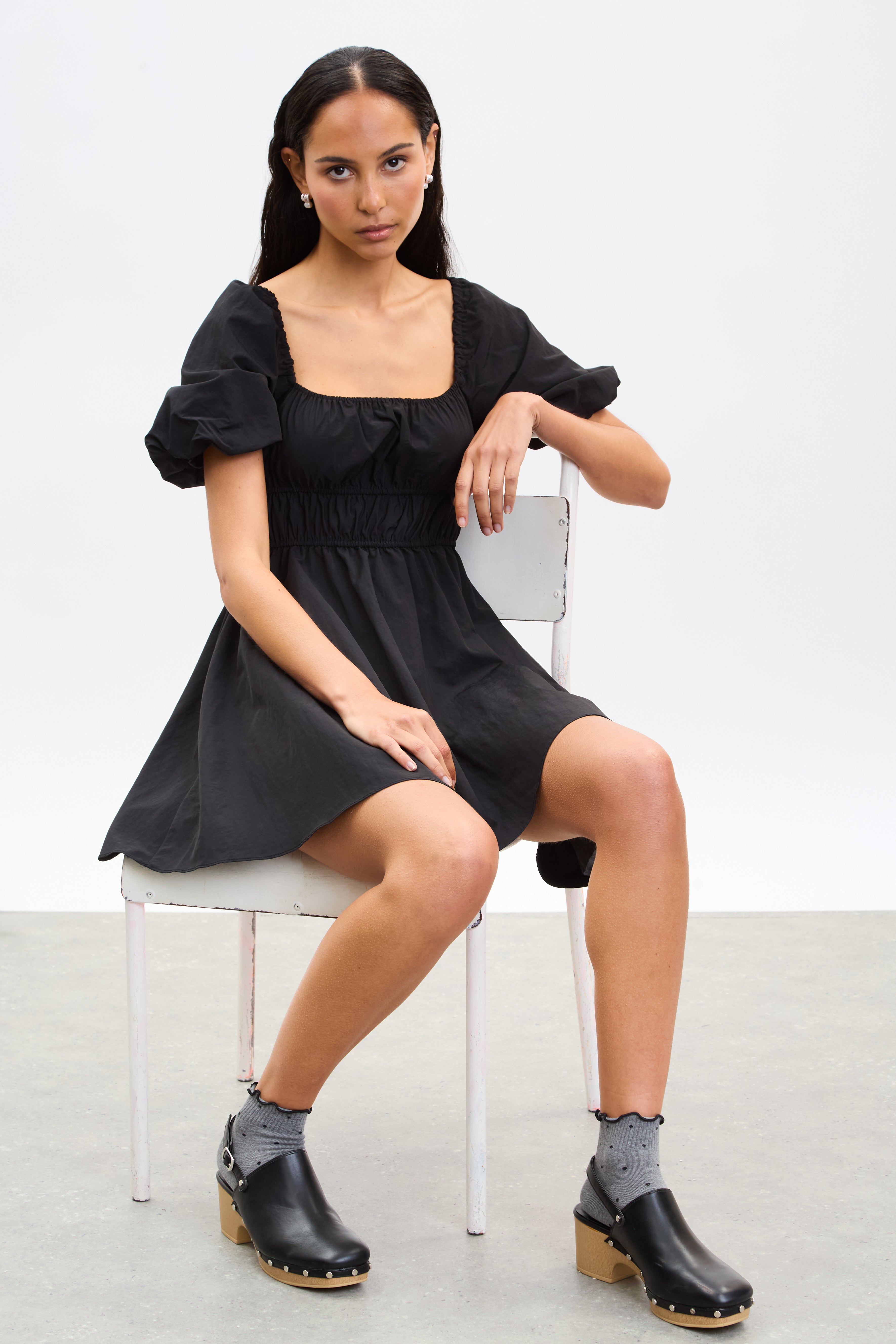 Black puff sleeve open back mini dress_5