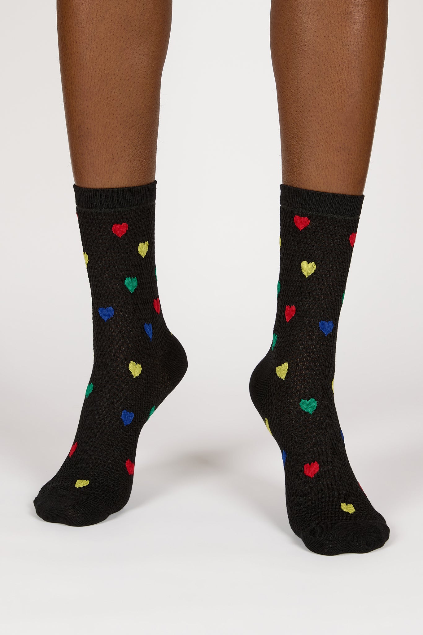Black rainbow heart textured socks_2