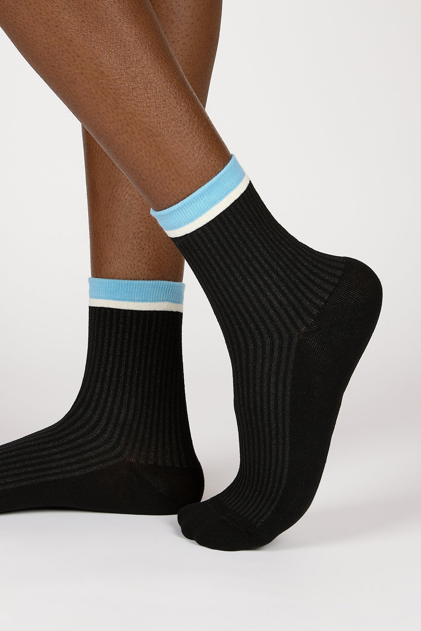 Black ribbed light blue trim socks_1