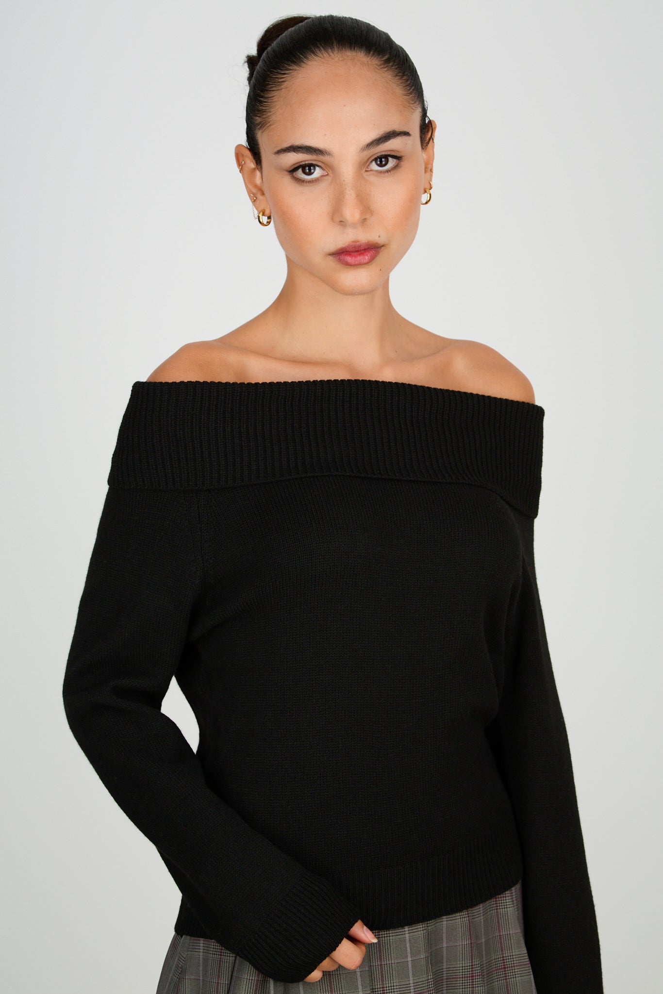 Black ribbed panel off shoulder knit top_1
