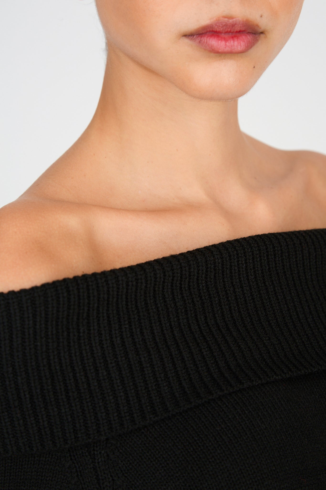 Black ribbed panel off shoulder knit top_3
