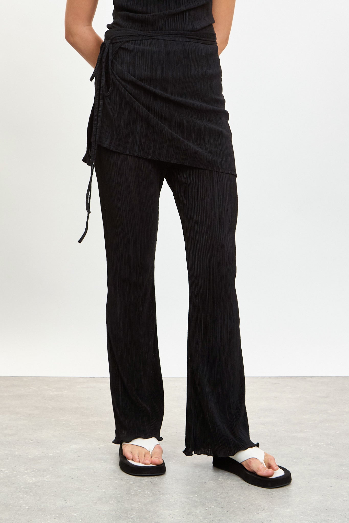 Black ribbed skirt trousers_1