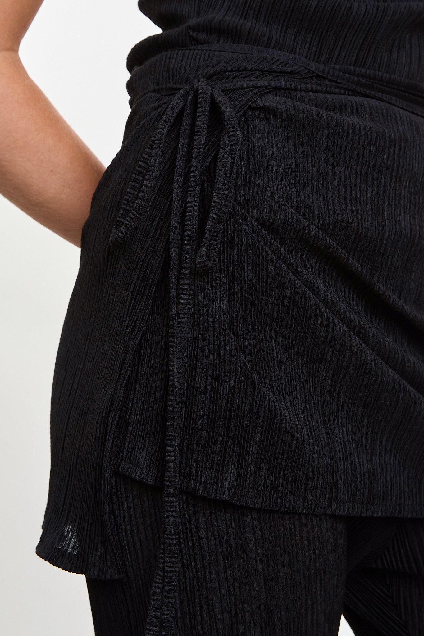 Black ribbed skirt trousers_3