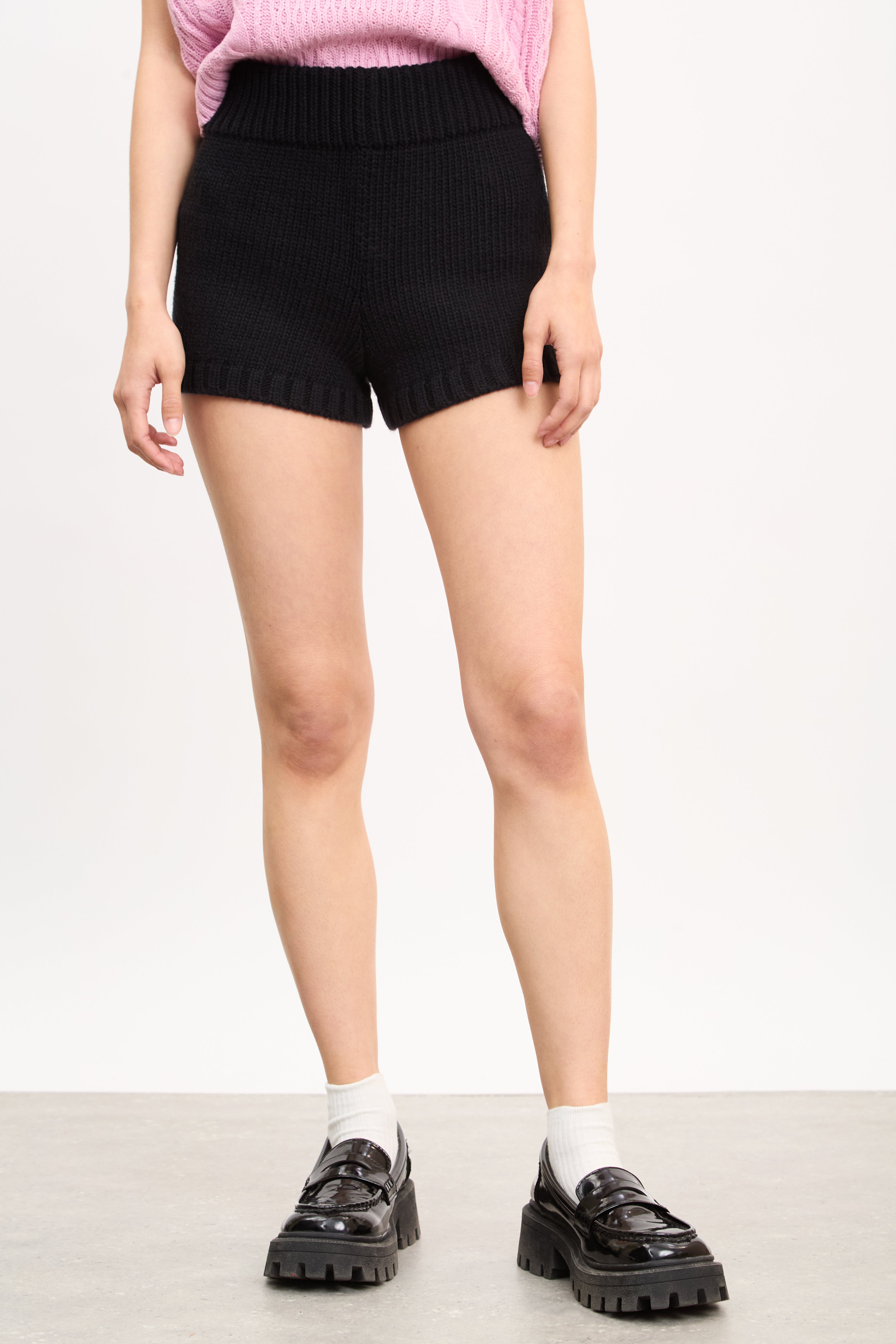Black ribbed trim knit shorts_1