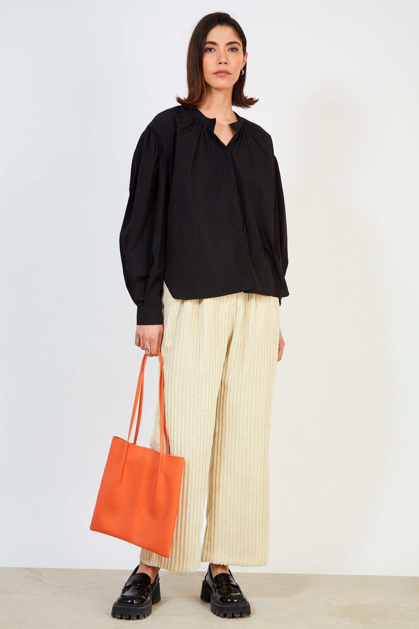 Black round neck balloon sleeve shirt blouse_4