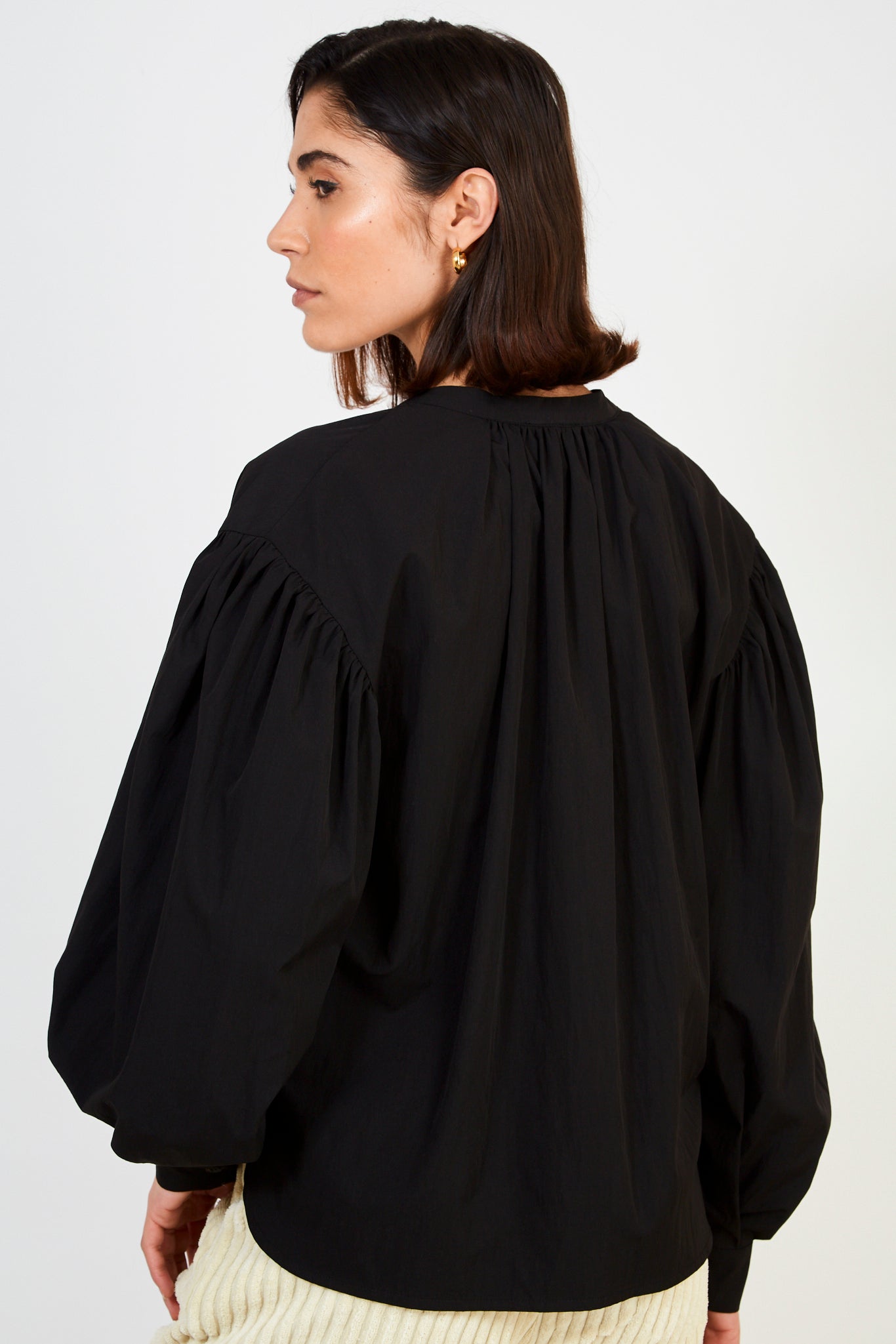 Black round neck balloon sleeve shirt blouse_2