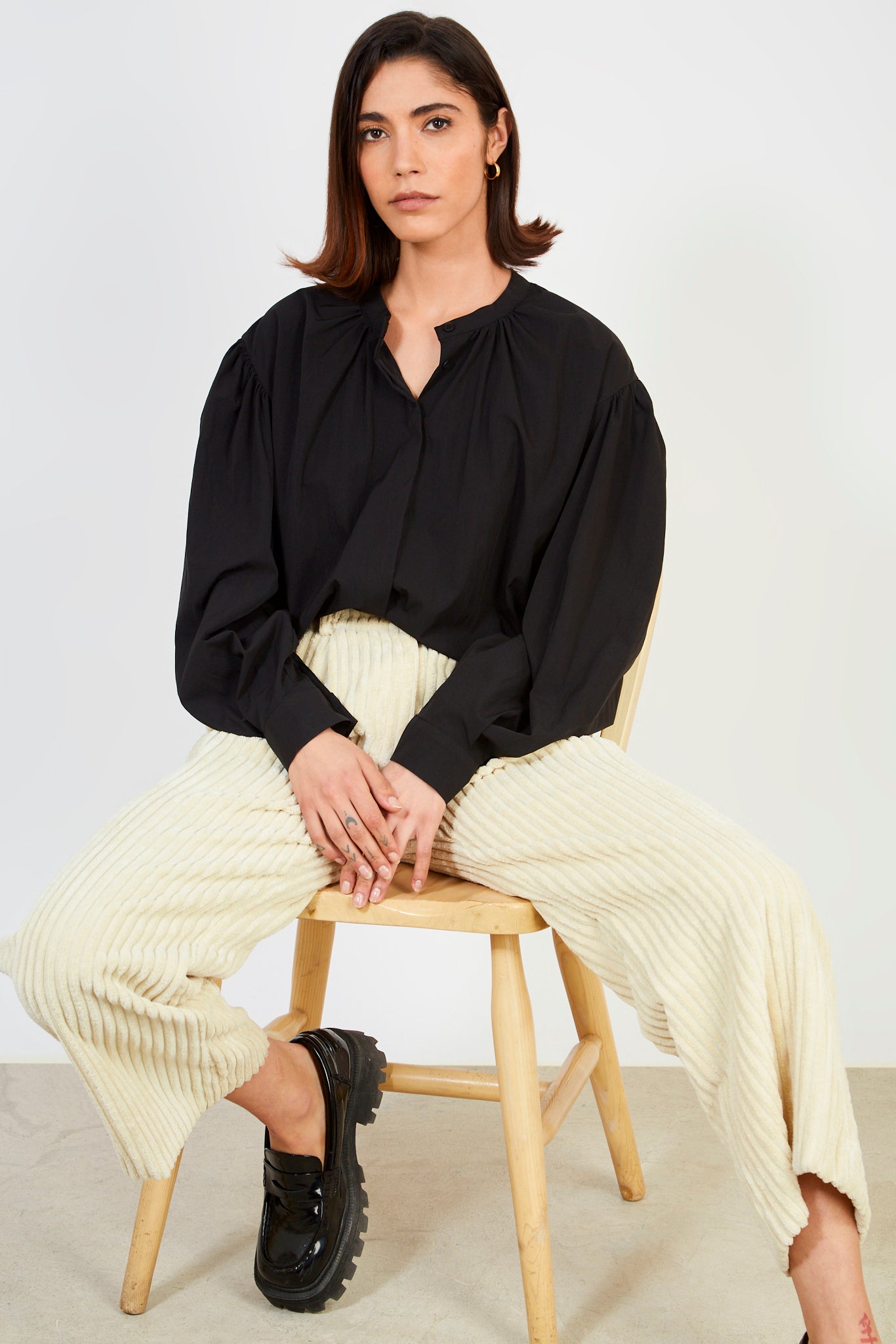 Black round neck balloon sleeve shirt blouse_5