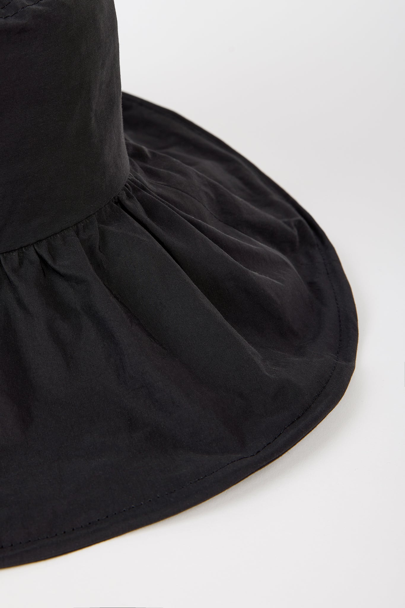 Black ruched wide brim bucket hat_2