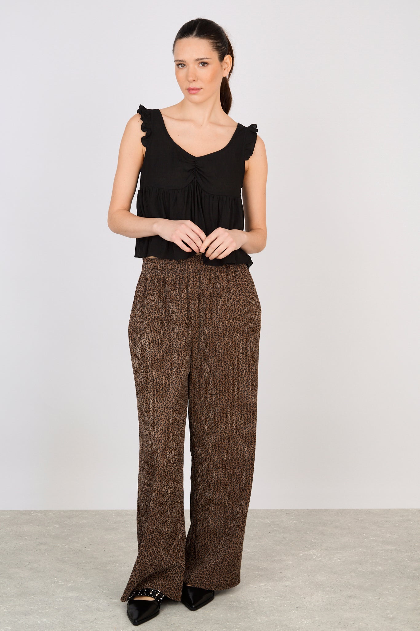 Black ruffle trim tie back tank_4