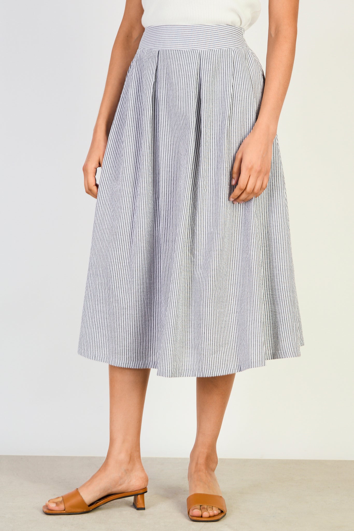 Black seersucker box pleat skirt_1