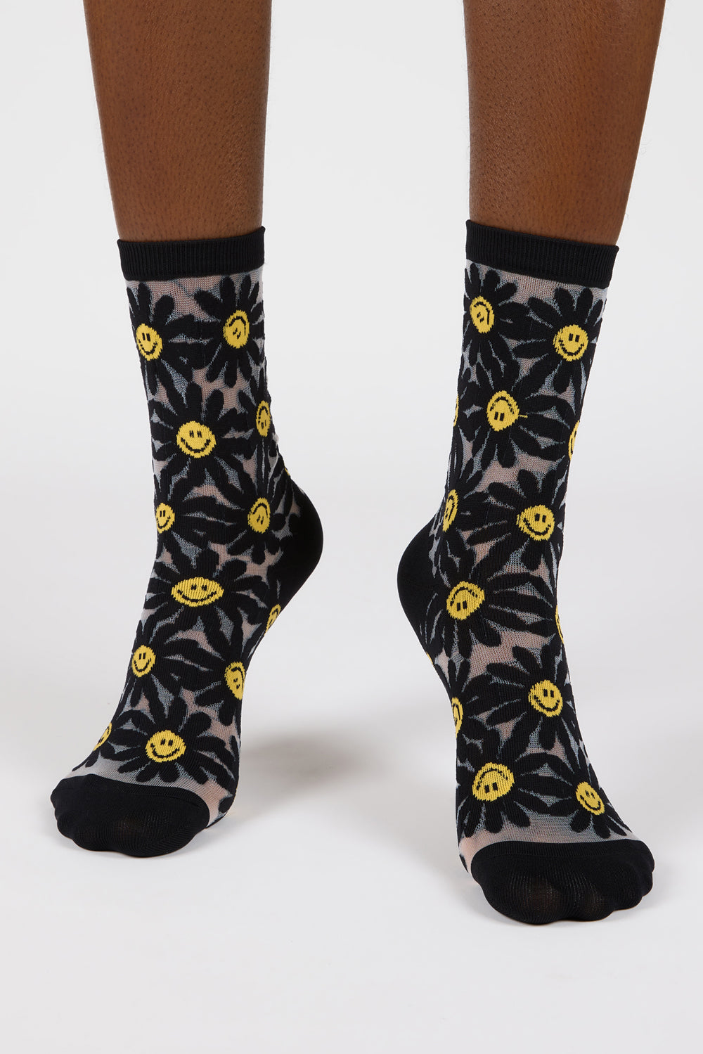 Black sheer daisy smiley face socks_2