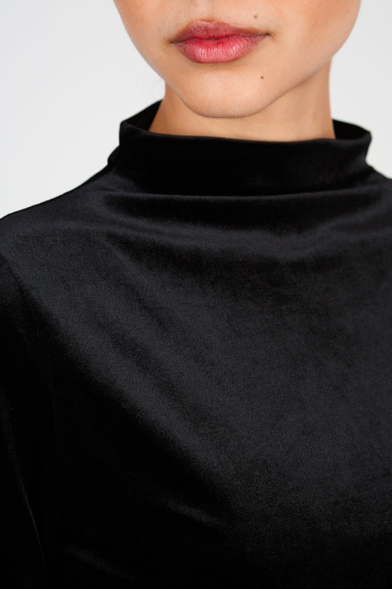 Black short sleeved velvet mock neck top_3