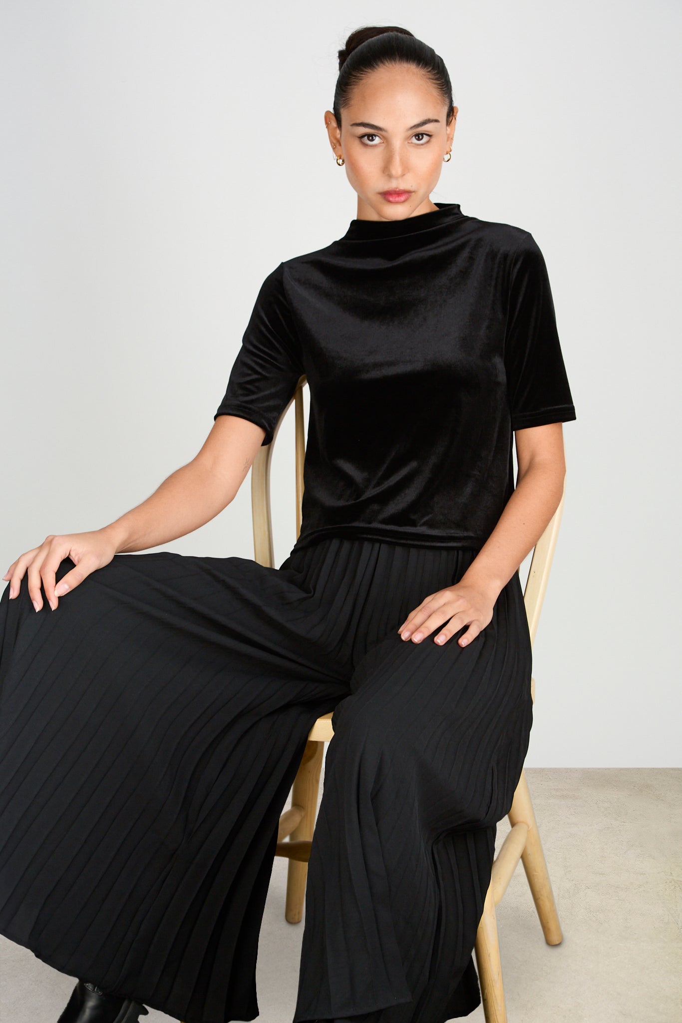 Black short sleeved velvet mock neck top_5