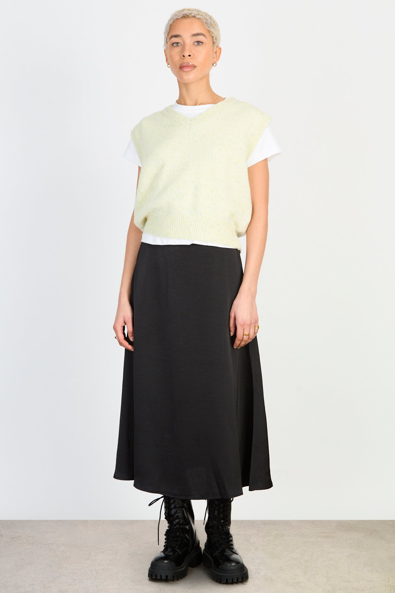 Black silky pencil skirt_4