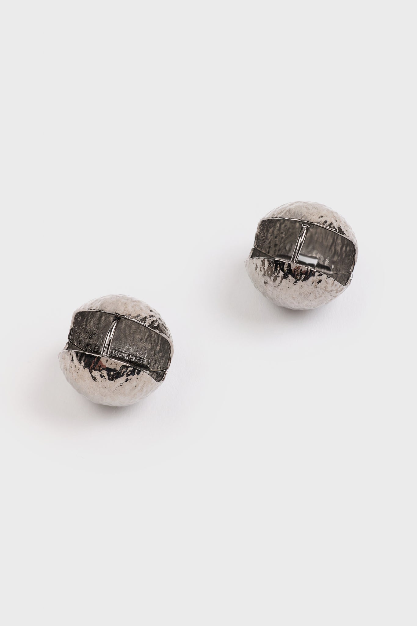 Black silver ball stud earrings_4