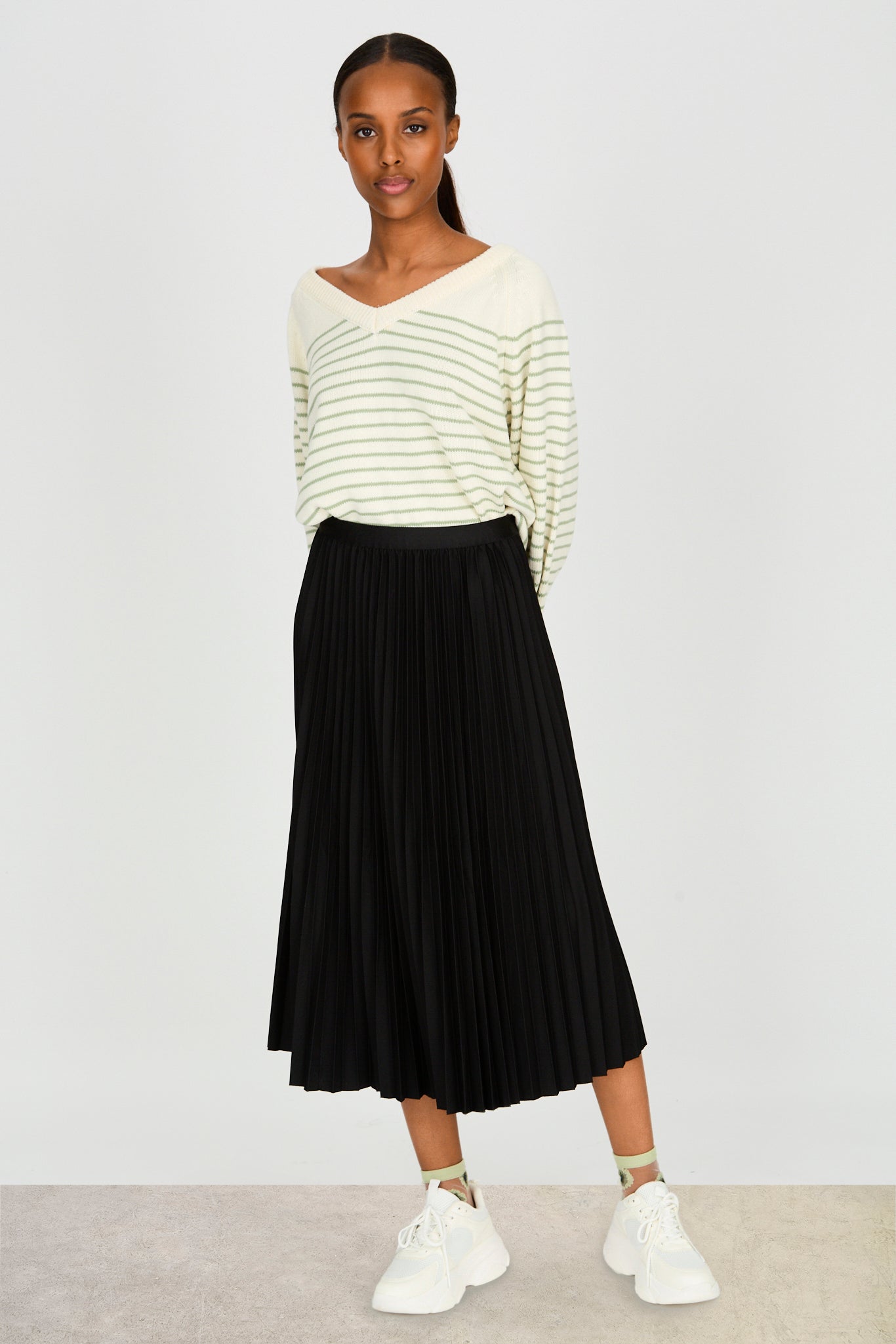 Black slinky pleated skirt_4