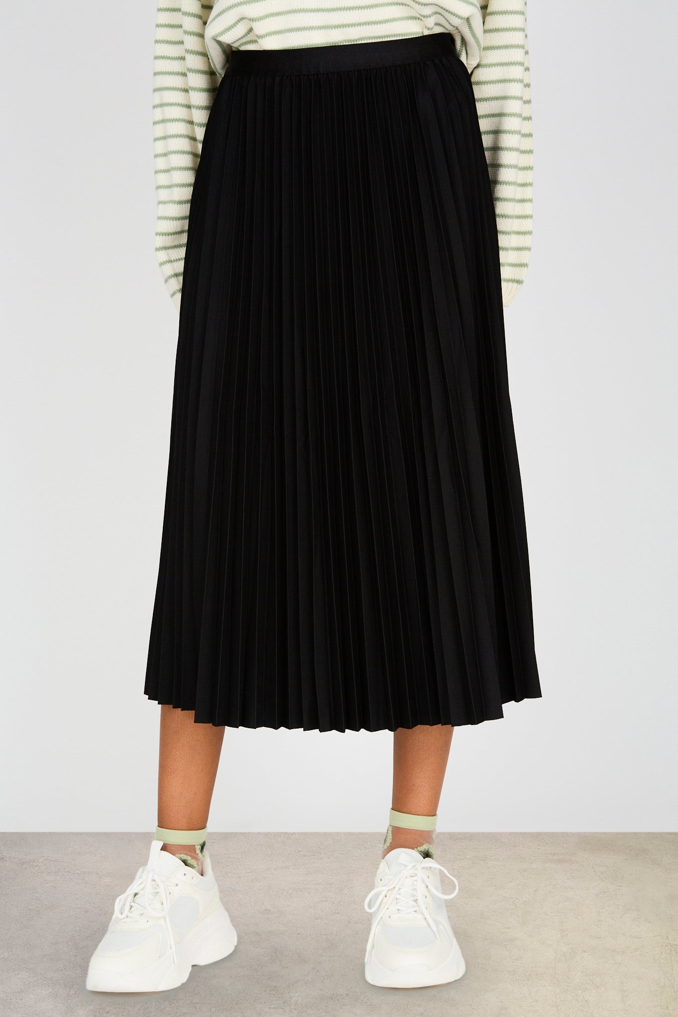 Black slinky pleated skirt_1