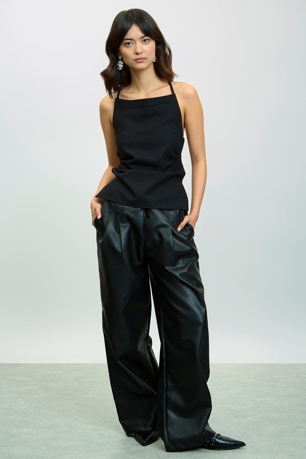 Black smart string back halter tank top_4