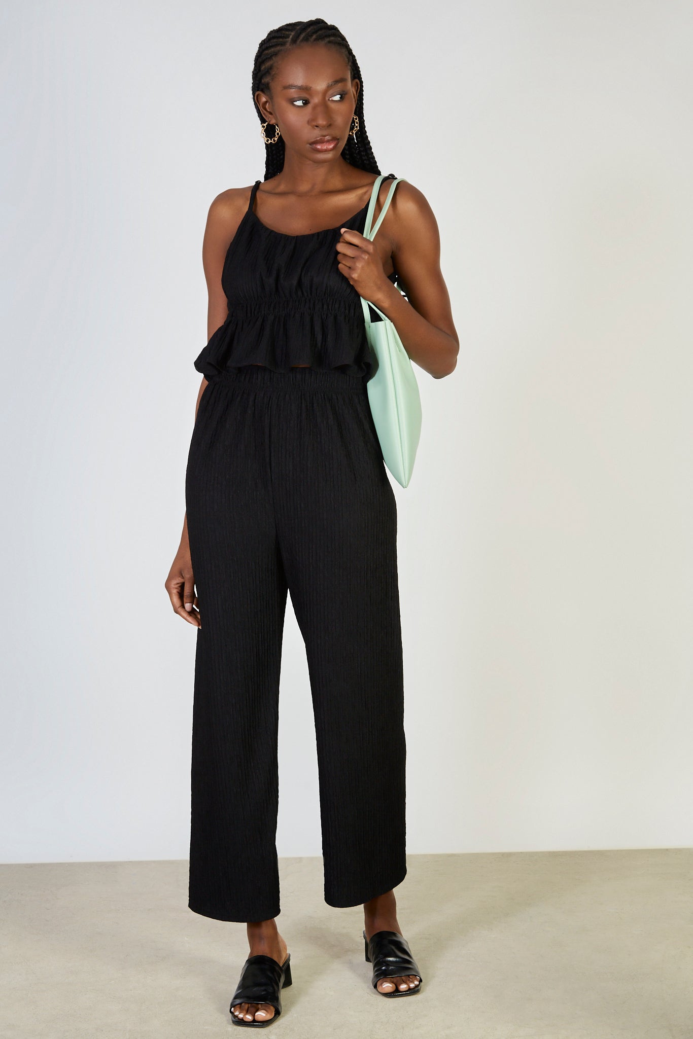 Black textured crinkle tiered tank_4