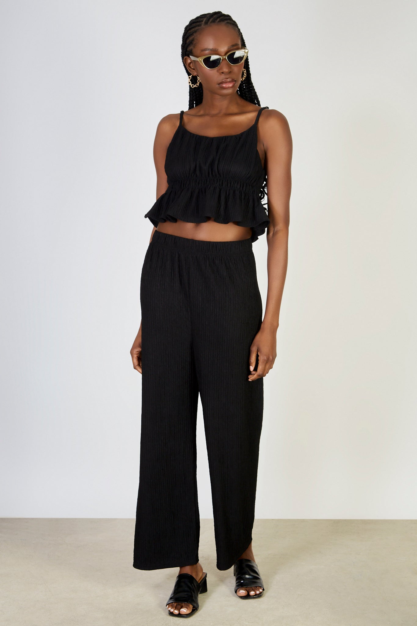 Black textured crinkle trousers_4