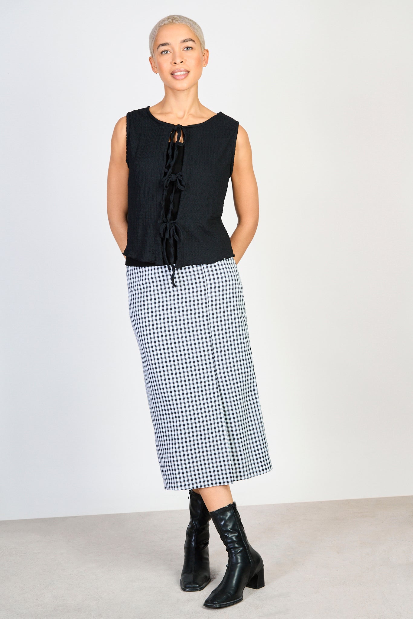 Black textured double tie front tank_4