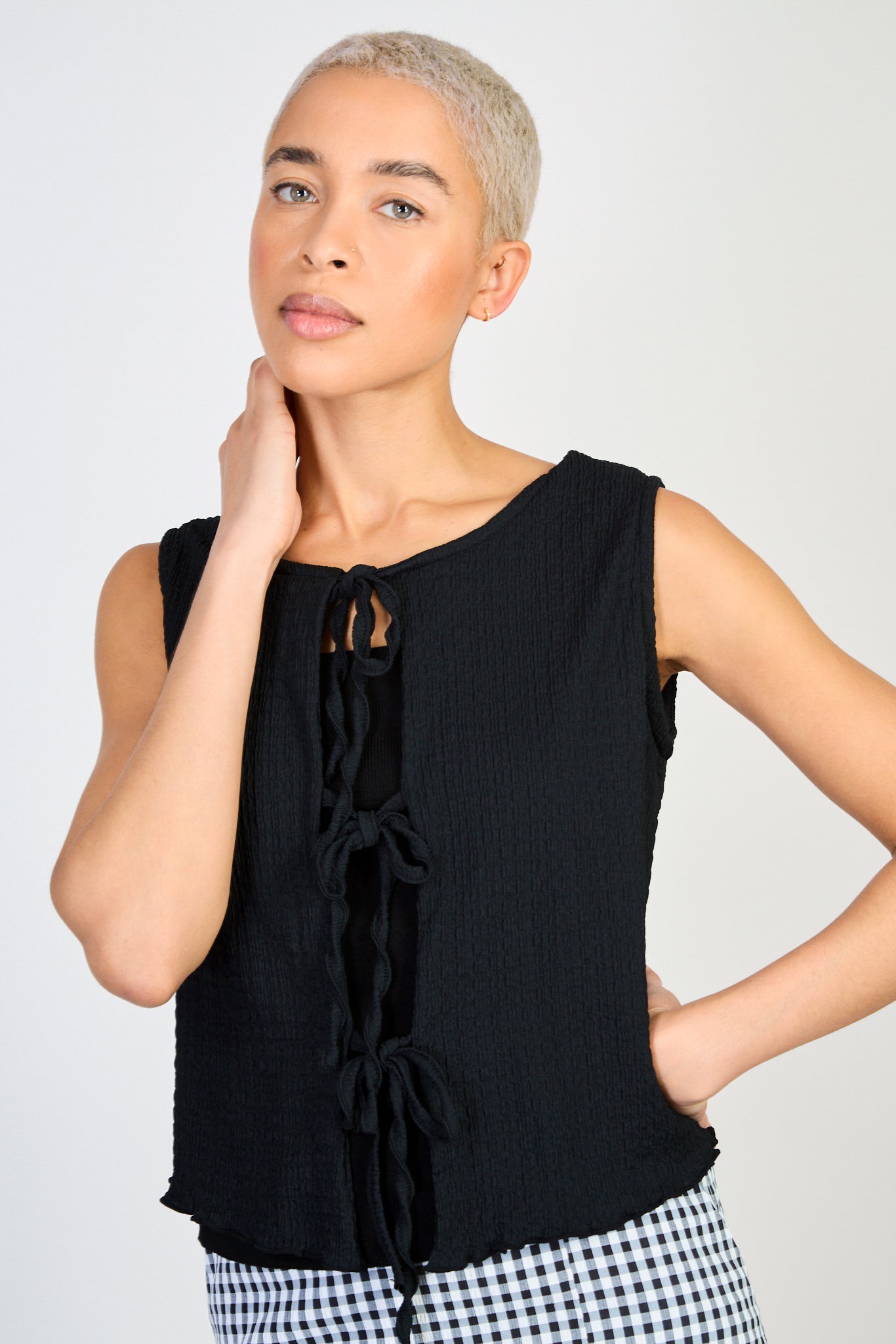 Black textured double tie front tank_1