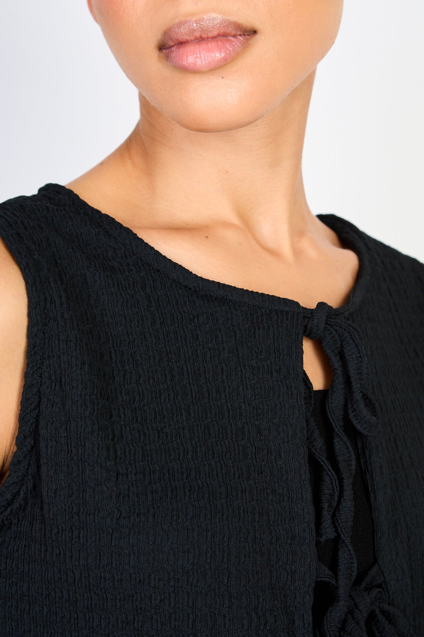 Black textured double tie front tank_3