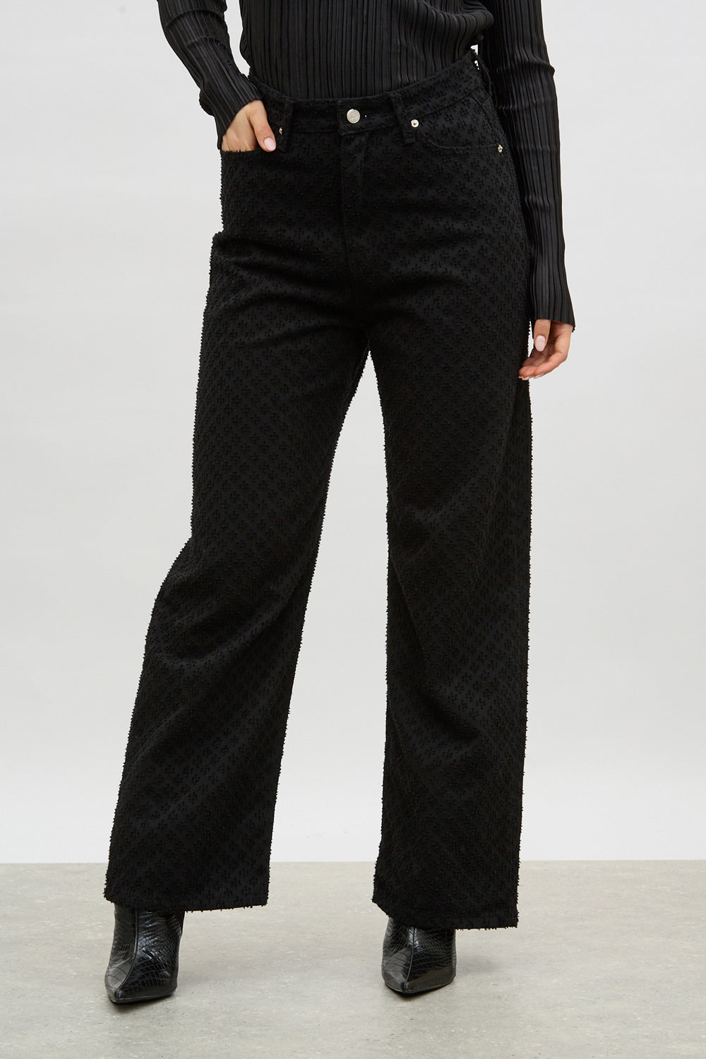 Black textured jeans_1