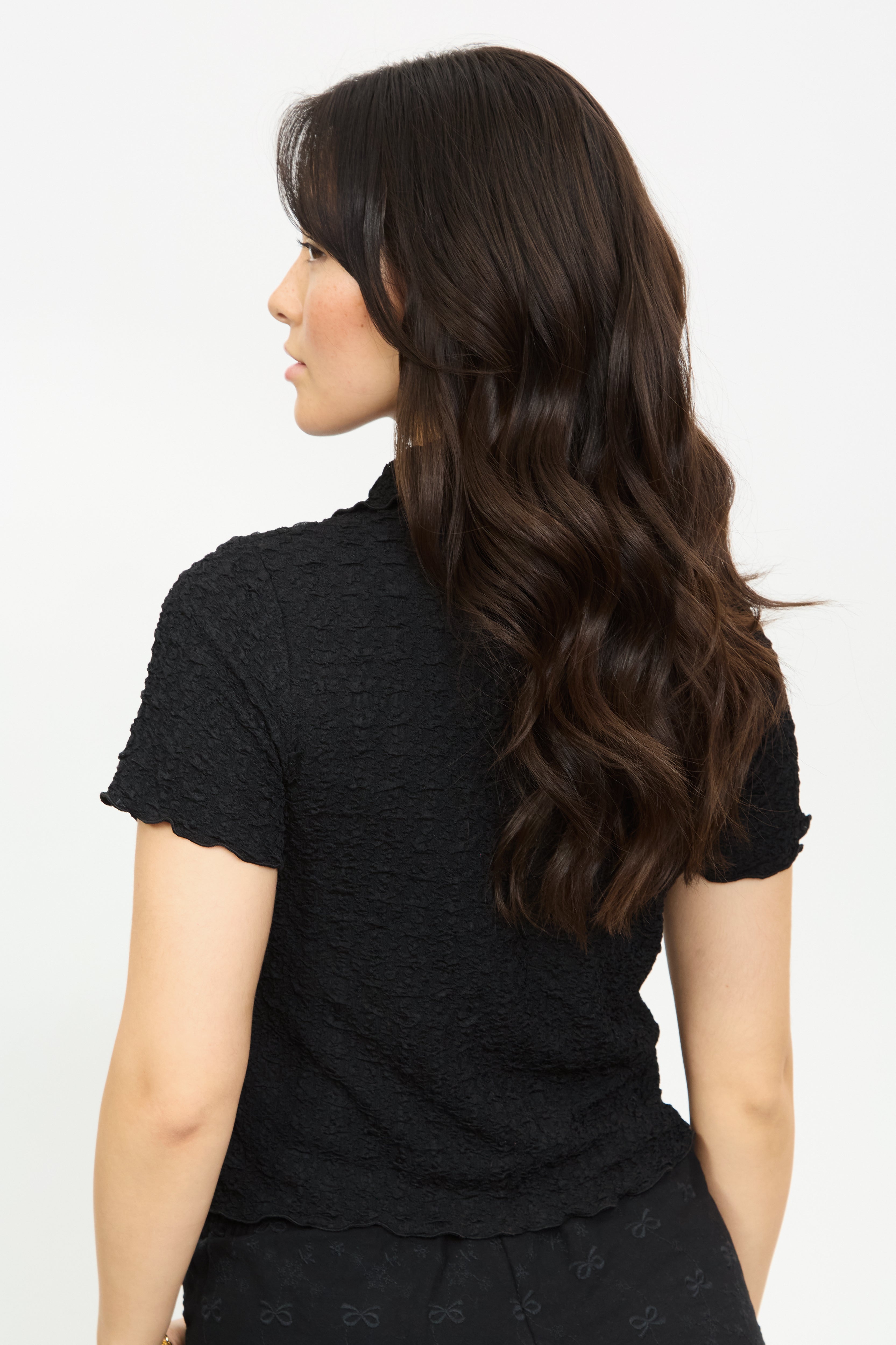 Black textured lettuce trim short sleeve shirt_2