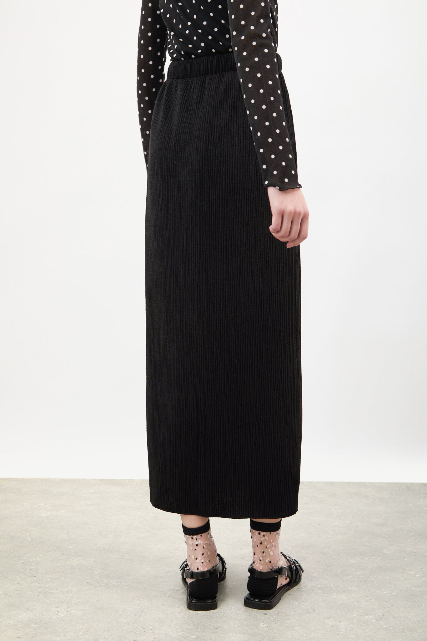 Black textured midi skirt_2