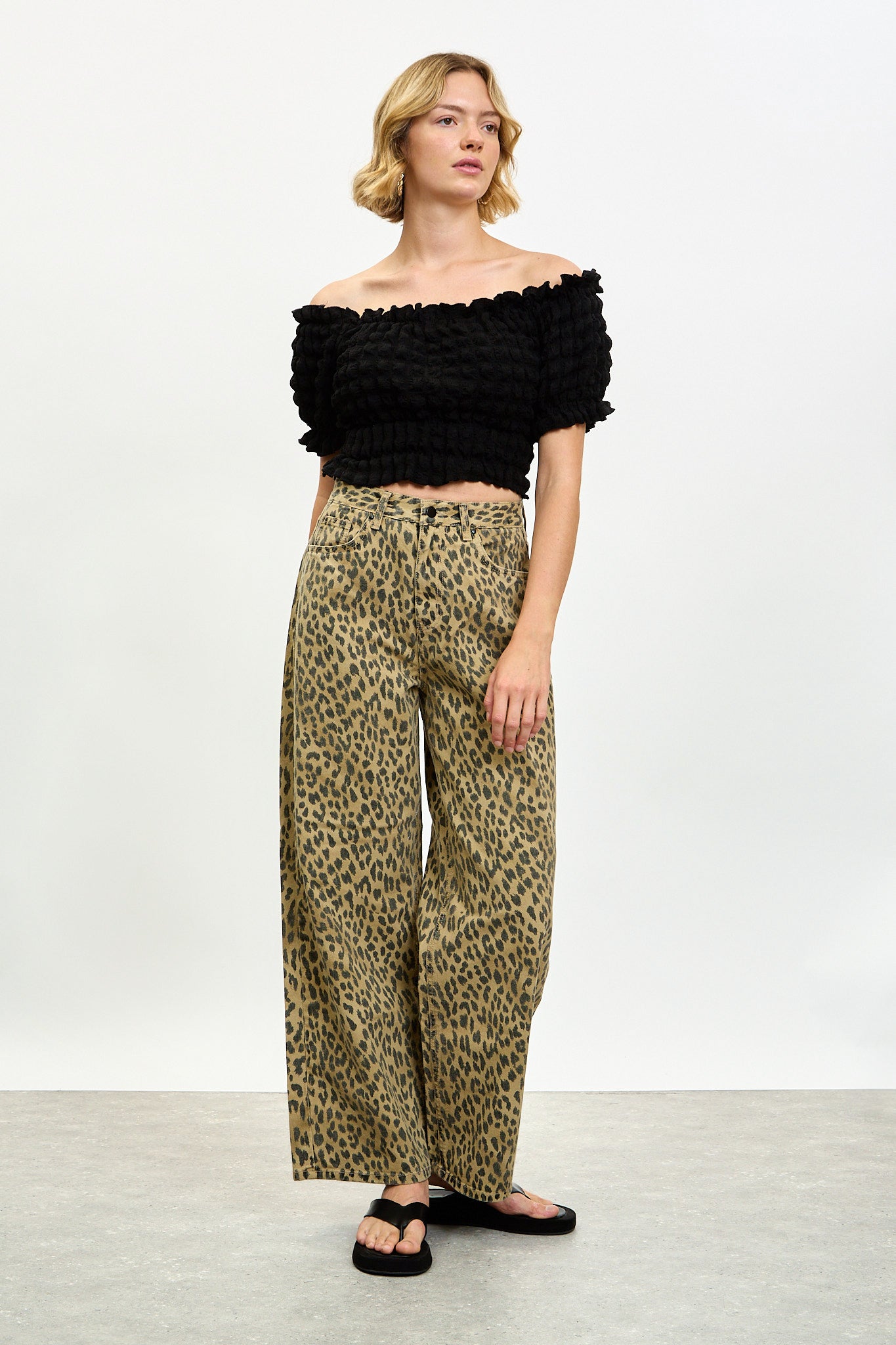 Black textured puff off shoulder top_4