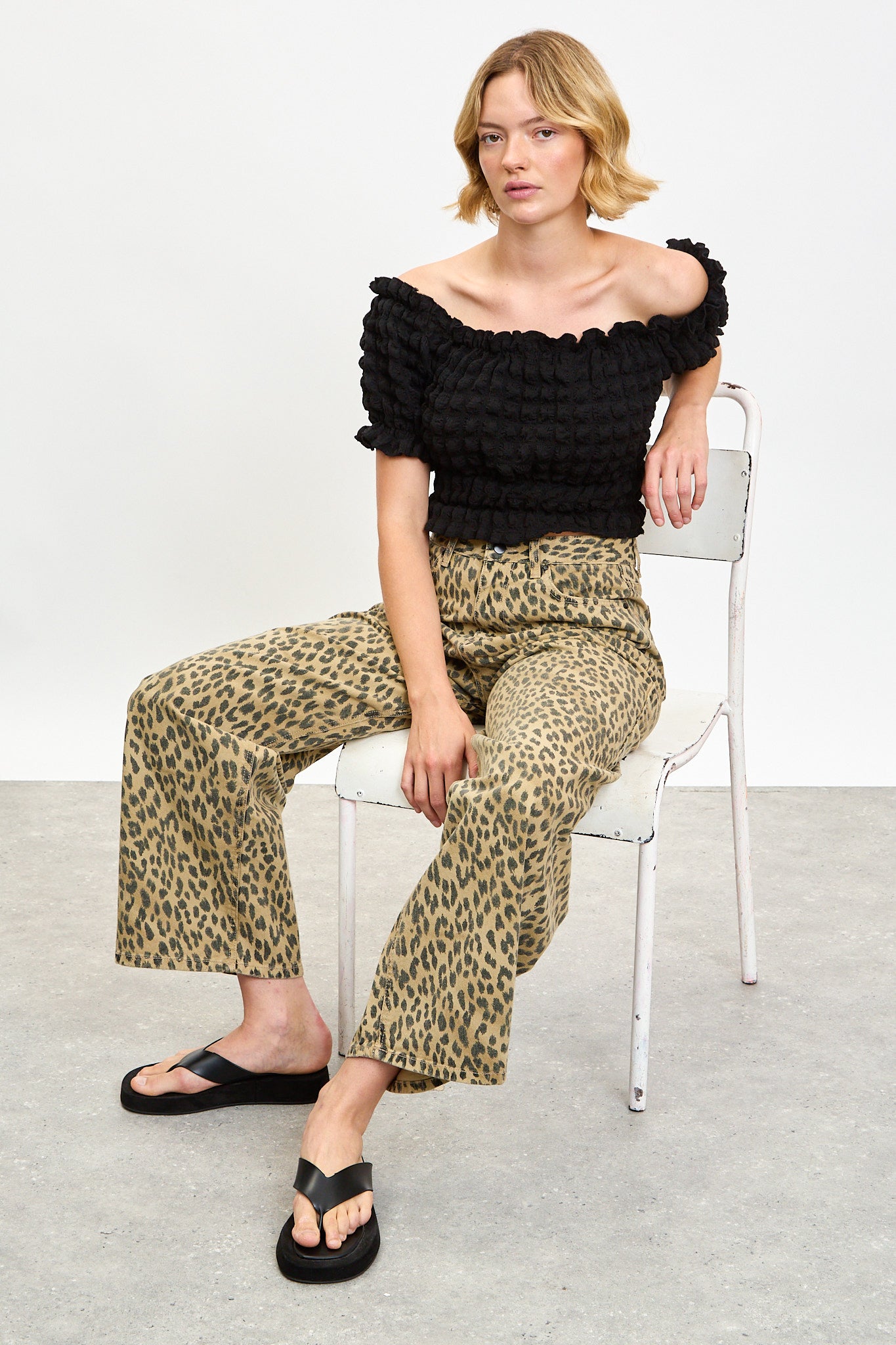 Black textured puff off shoulder top_5