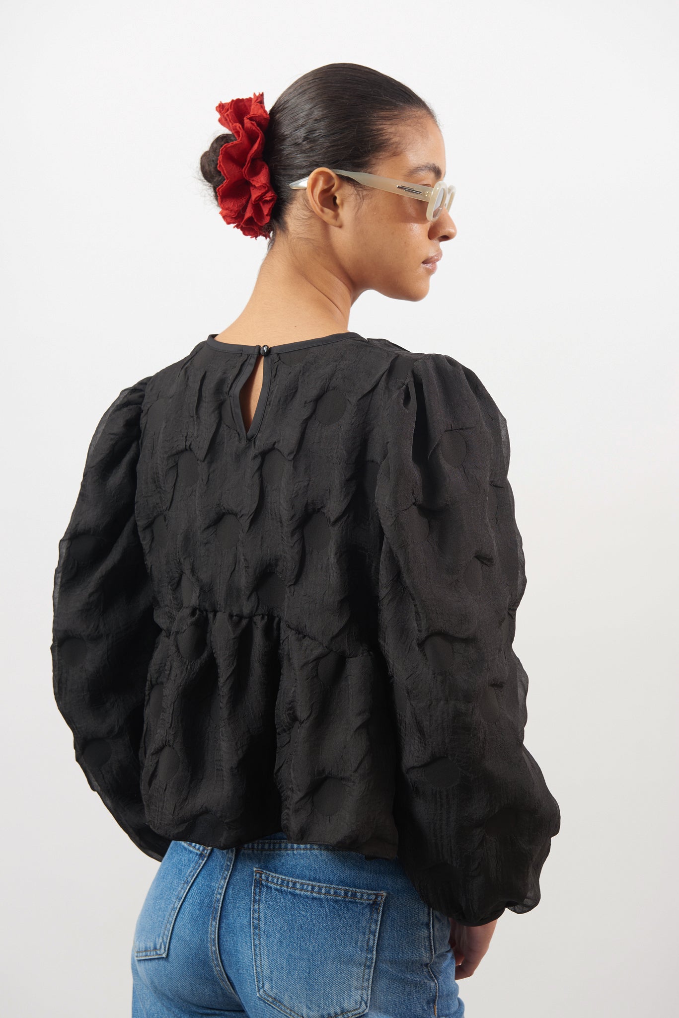 Black textured round neck blouse_2