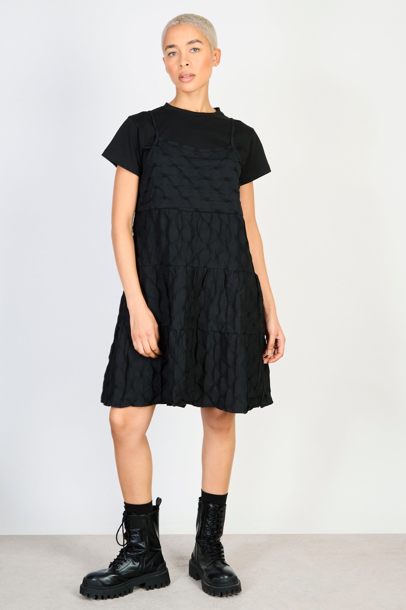Black textured tiered mini dress_1
