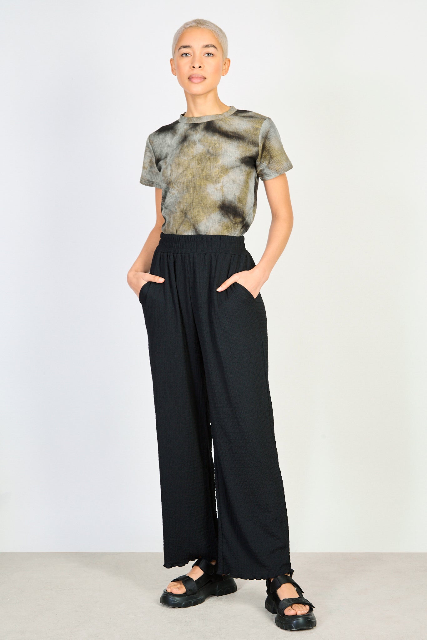 Black textured trousers_4
