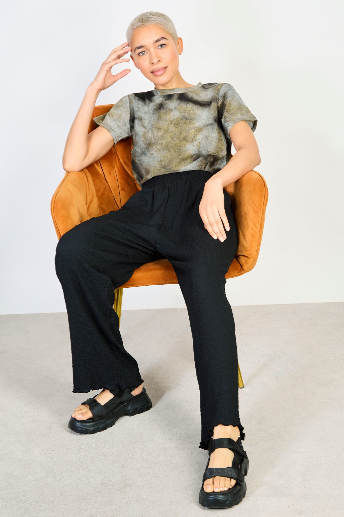 Black textured trousers_5