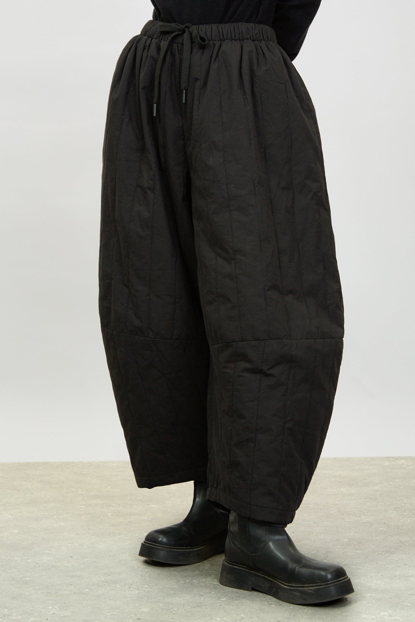 Black thick quilted drawstring waist trousers_1