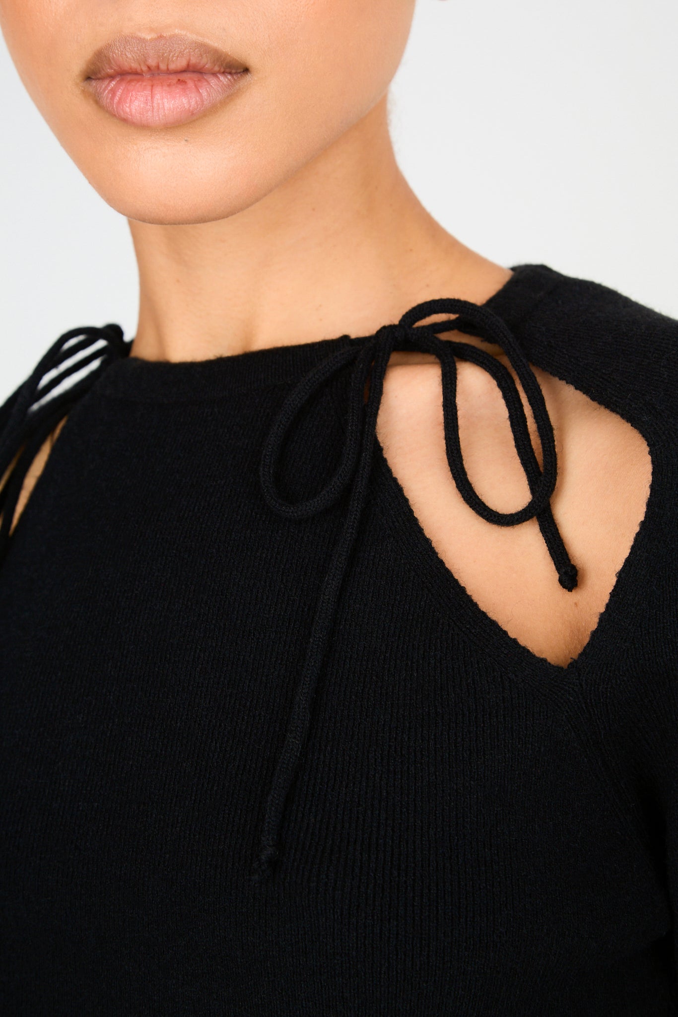 Black tied double slit knit top_3