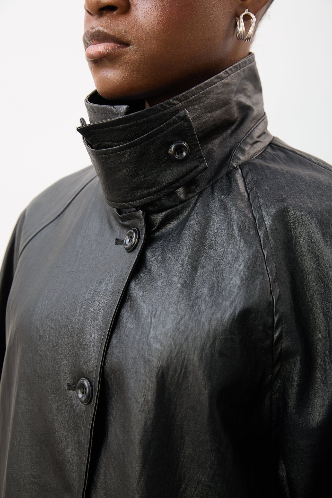 Black vegan leather long single breasted jacket_5