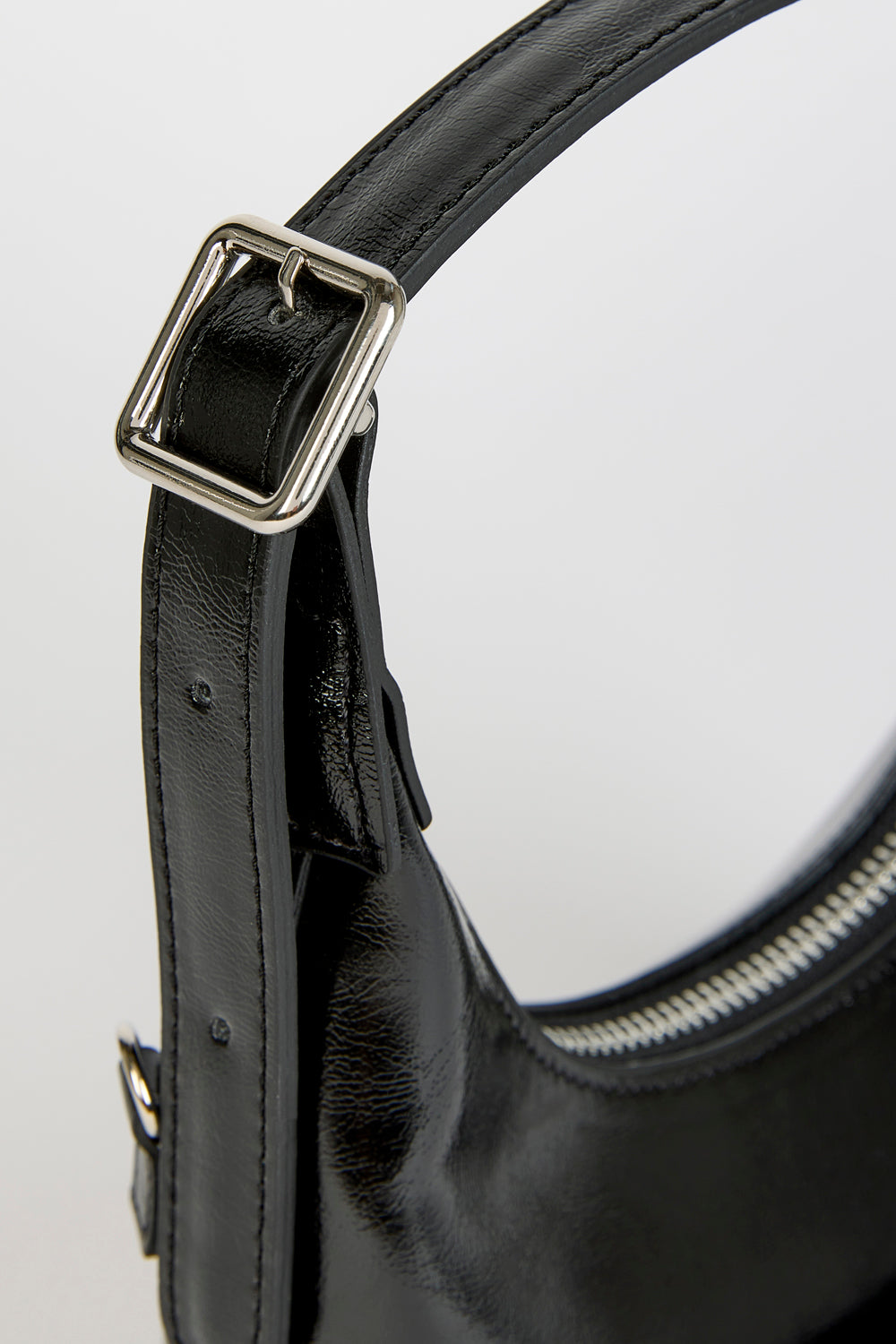 Black vegan leather curved shoulder bag_5