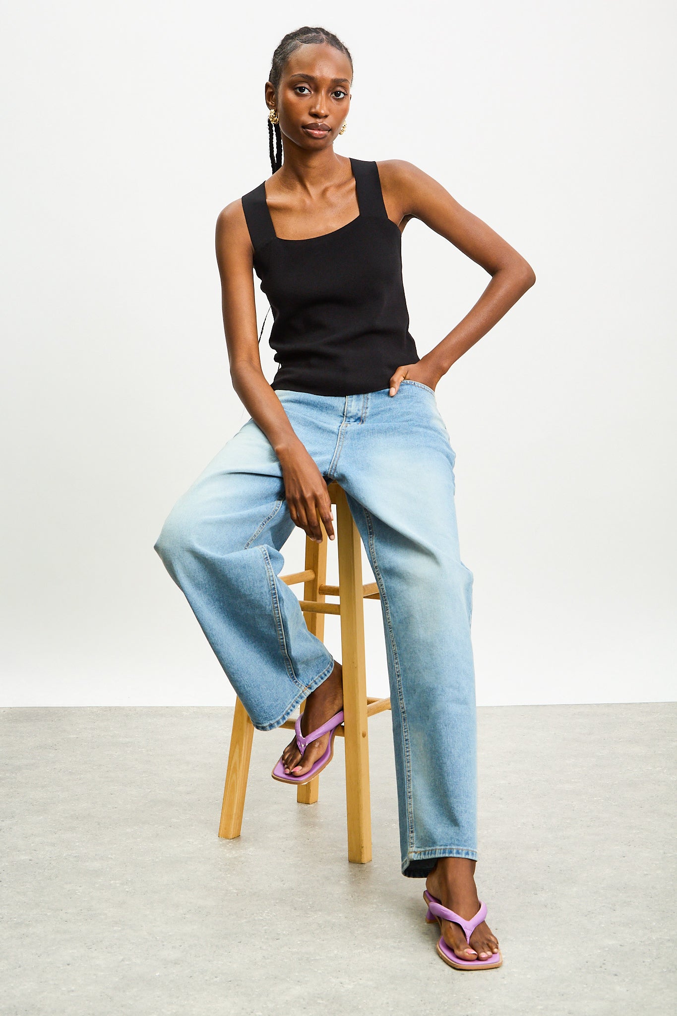 Black wide strap cross back knit tank_5