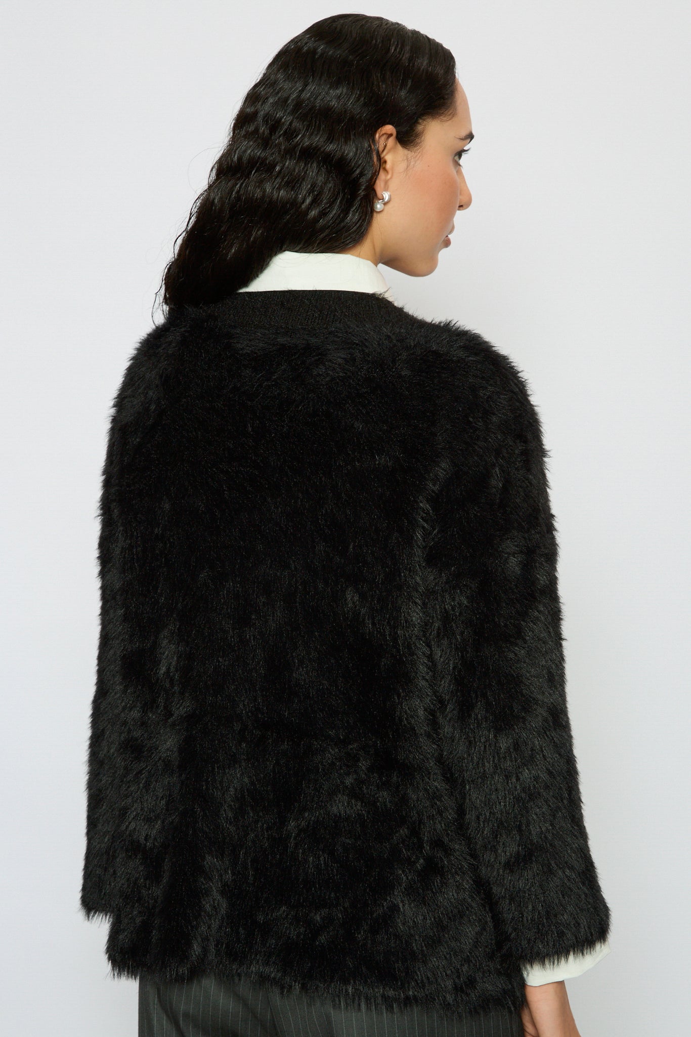 Black wool blend fuzzy V neck jumper_2