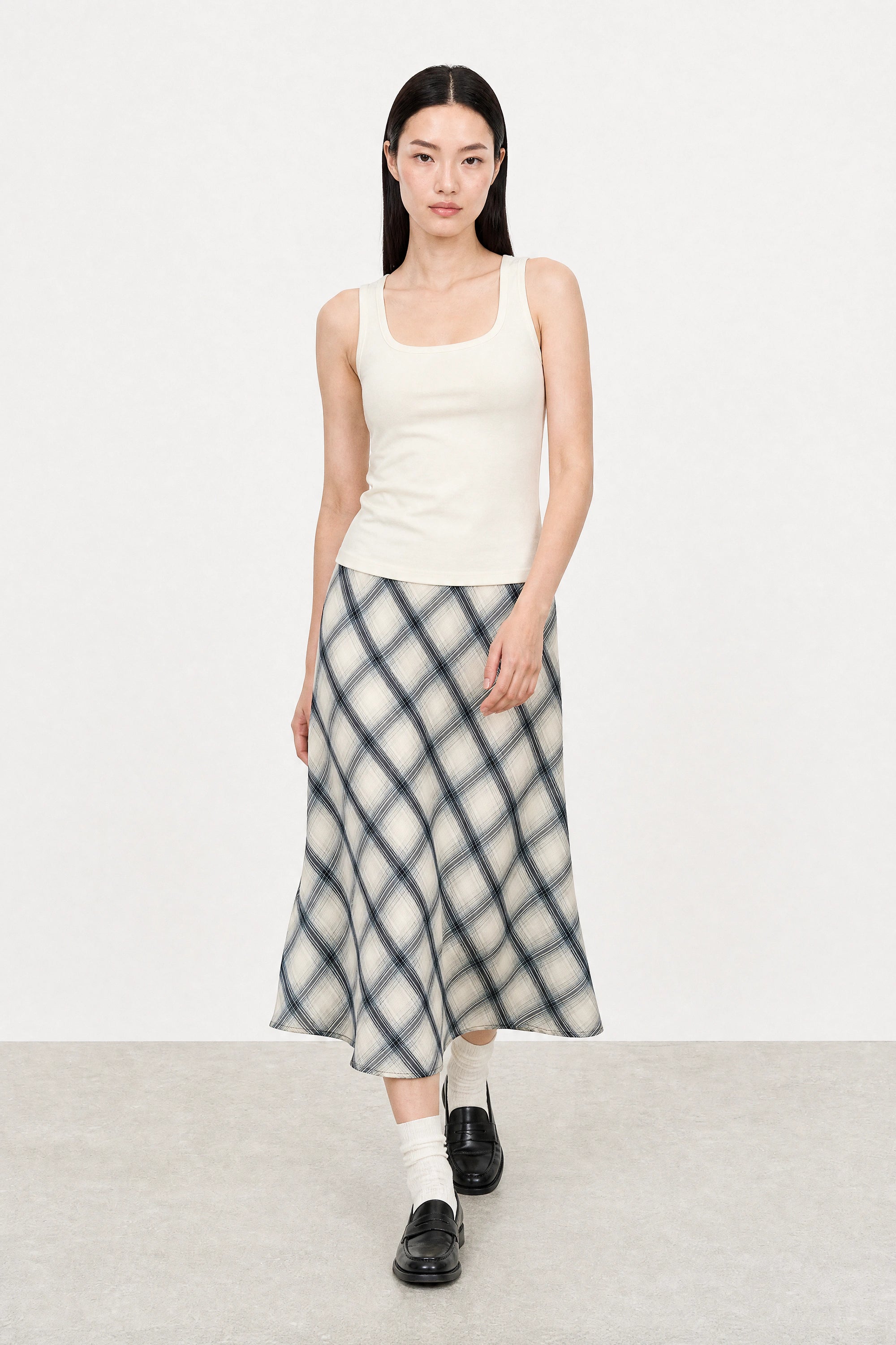 Black and white plaid satin touch skirt_5