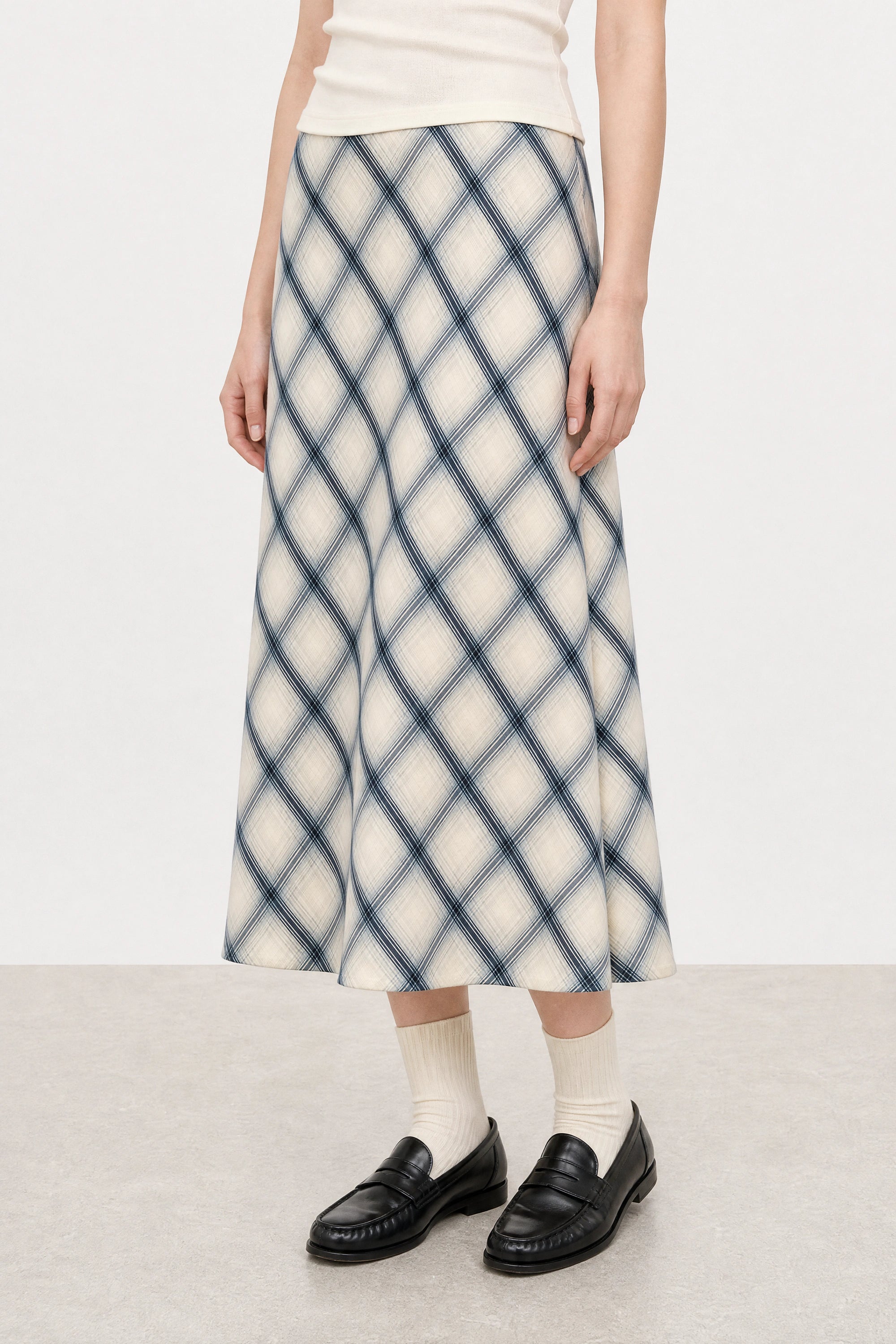 Black and white plaid satin touch skirt_2