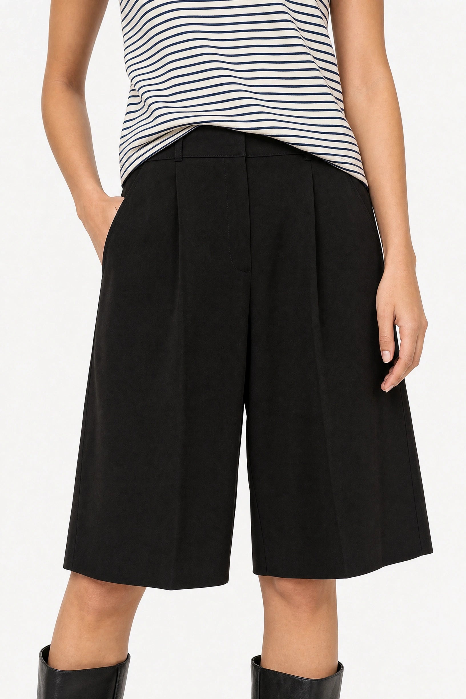 Black smart pleated tailored shorts_5