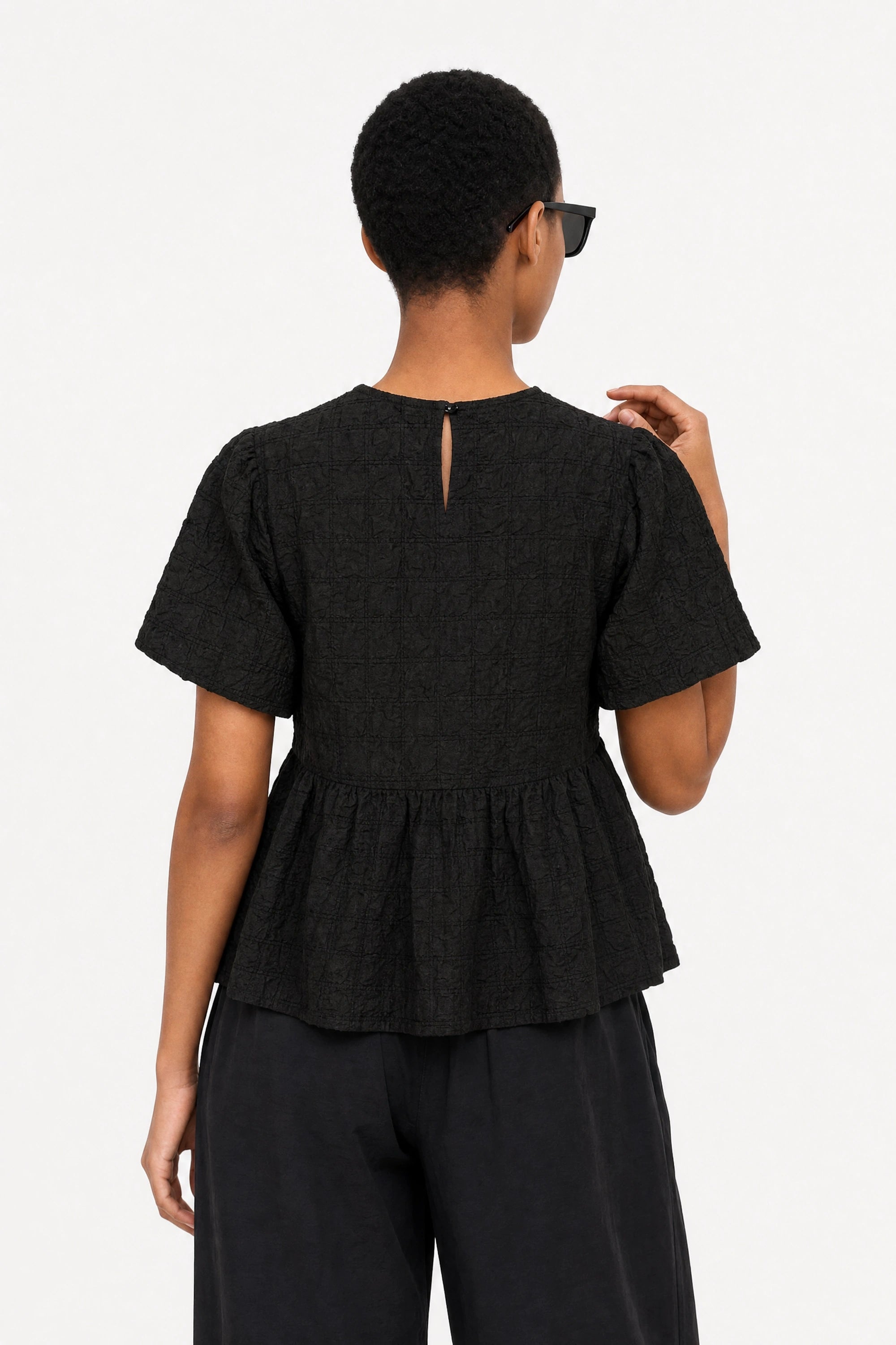 Black textured puff short sleeve tiered blouse_2